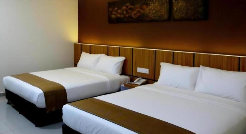 Gm Holiday Hotel Permai Jaya Kampong Tebing Rabak Exterior photo